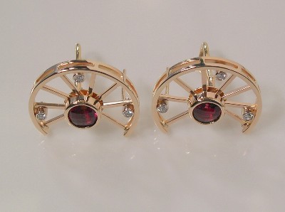 GARNET EARRINGS